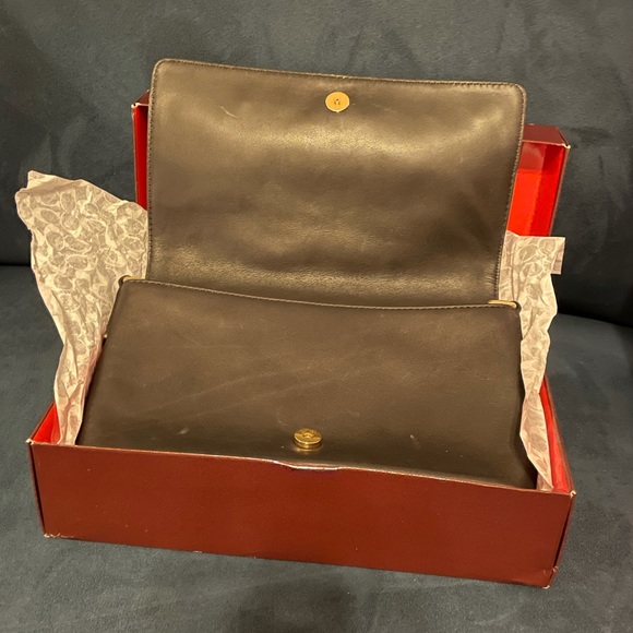 Coach, genuine black smooth leather clasp closure clutch. lightly used - Picture 4 of 6